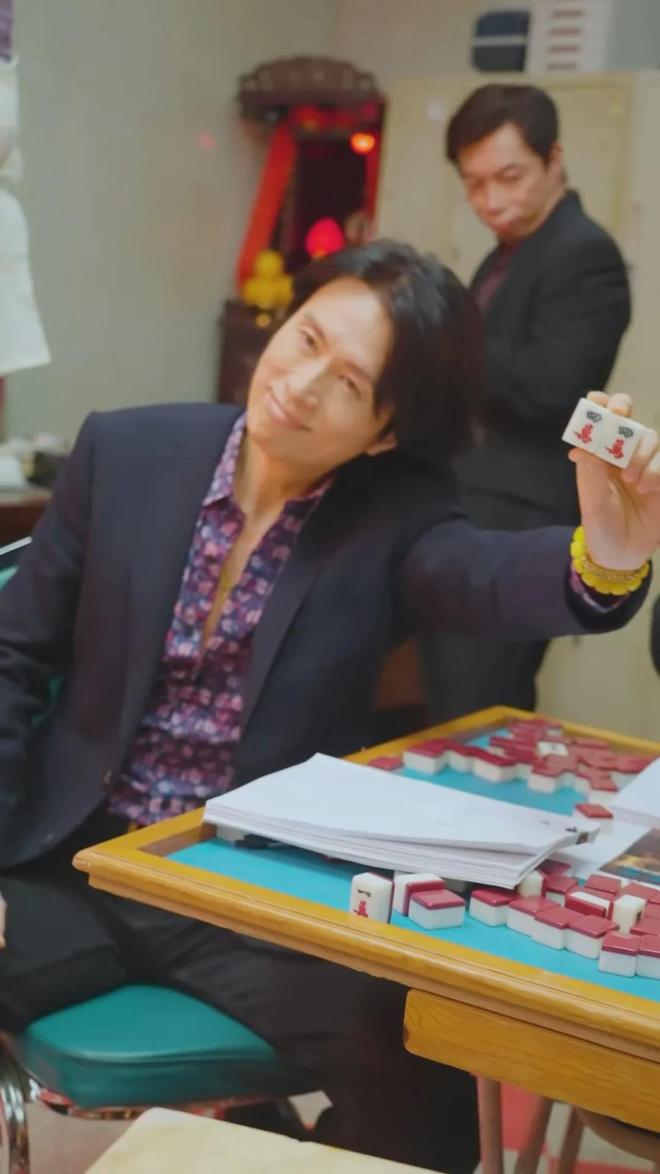 夜王︱黃子華爆金句保證四萬咁口，楊偲泳解禁激深八字事業線搶鏡_夜王︱黃子華爆金句保證四萬咁口，楊偲泳解禁激深八字事業線搶鏡_