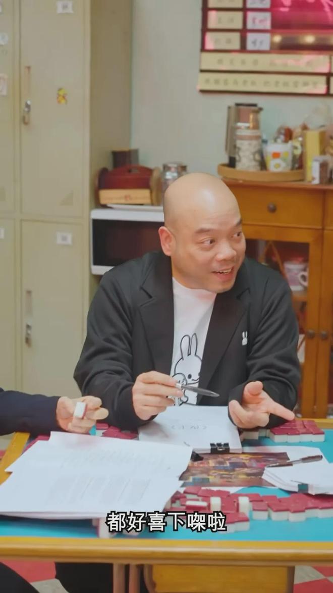 夜王︱黃子華爆金句保證四萬咁口，楊偲泳解禁激深八字事業線搶鏡_夜王︱黃子華爆金句保證四萬咁口，楊偲泳解禁激深八字事業線搶鏡_