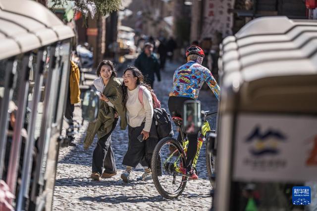 玉龙雪山下村庄_玉龙雪山小说_