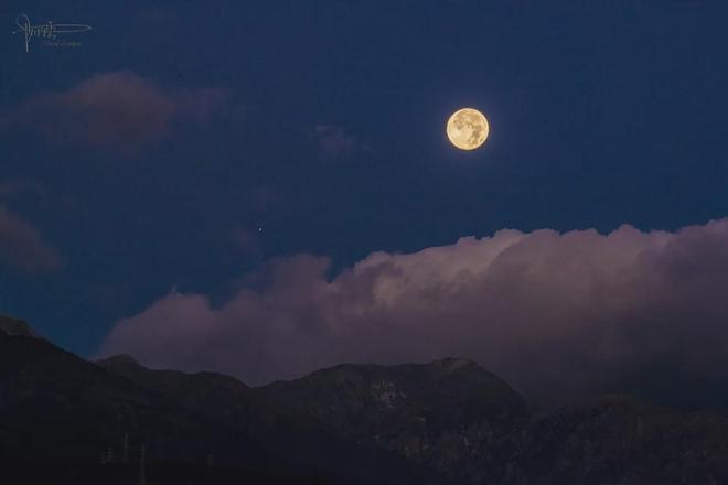 大理看日出的海景酒店_大理的日出_