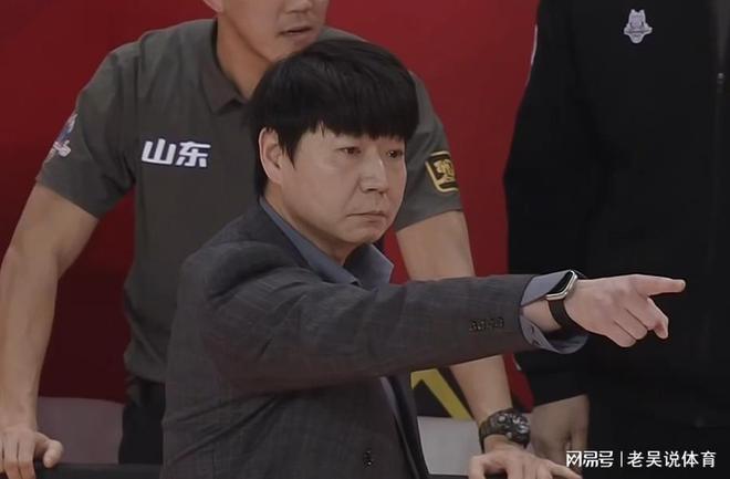 山东残阵77-68赢球！第4外援25日到队，率队夺冠是得分王+盖帽王