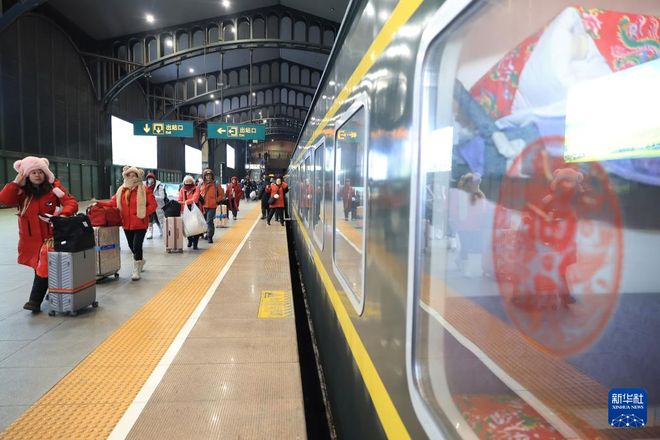 “东北民俗”列车首迎大型国际旅游团