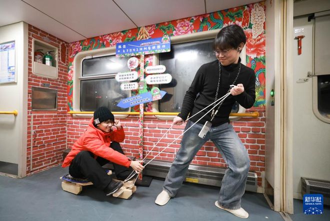 “东北民俗”列车首迎大型国际旅游团_“东北民俗”列车首迎大型国际旅游团_