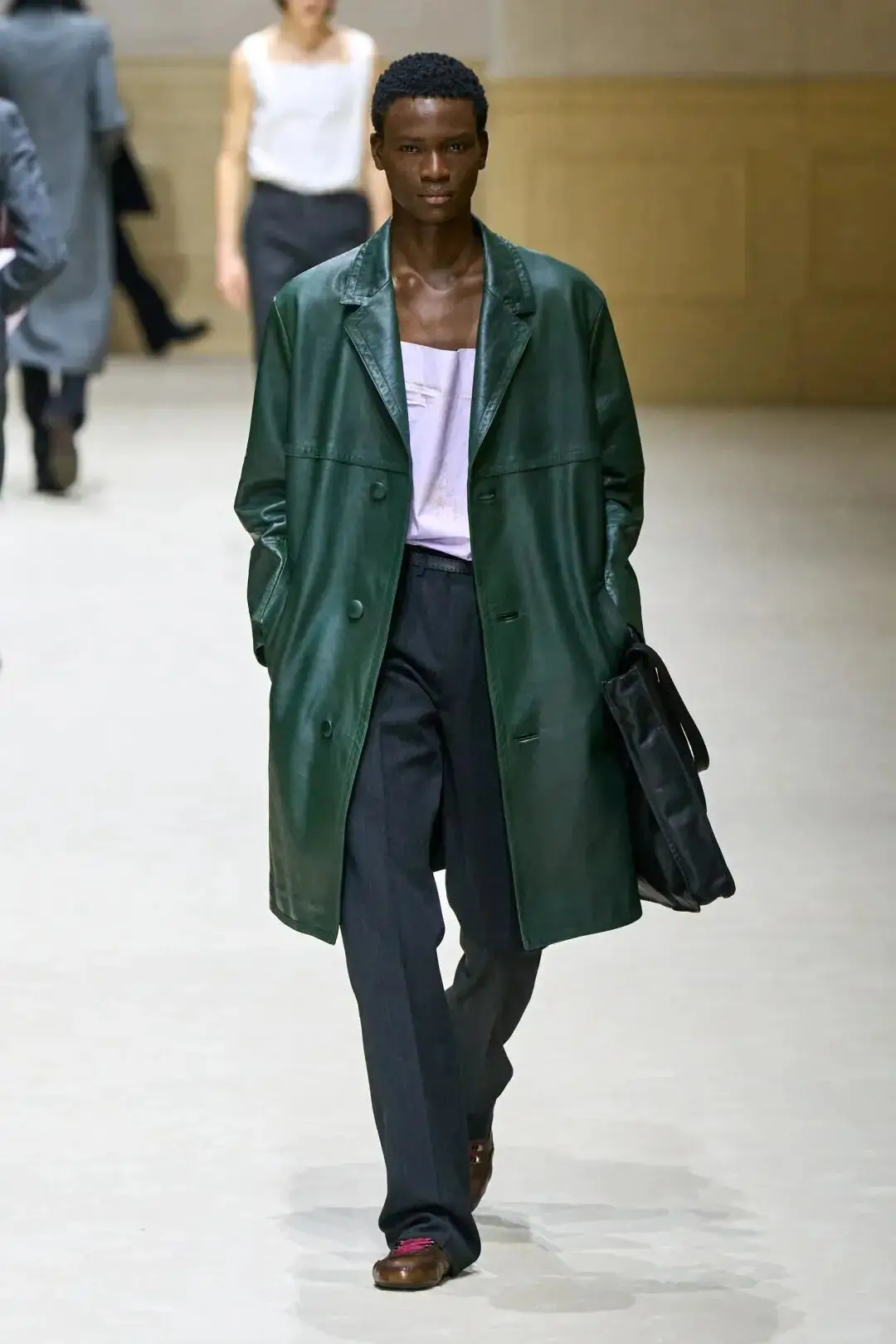 男装秋冬装搭配图片_男装秋冬新款上市图片_