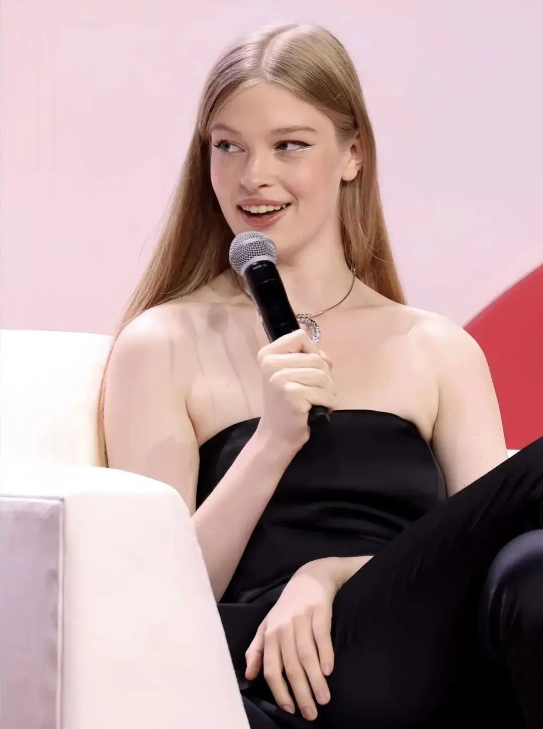 把首富马斯克气到“破防”的女人，只有她