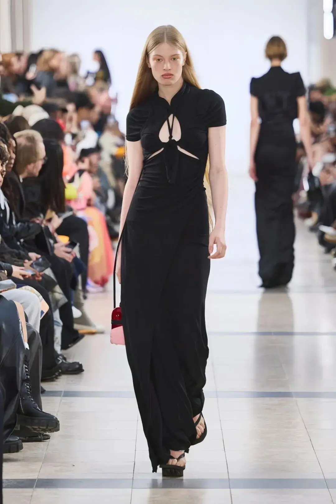 亿万富翁马斯克_新晋全球首富马斯克最新访谈_