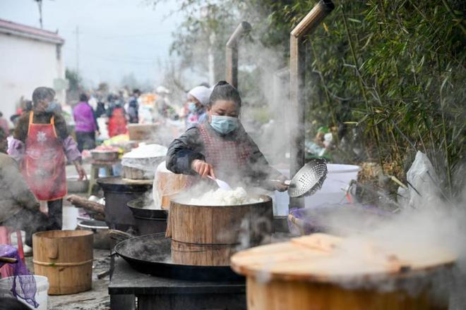 图游天下 发现中国｜刷屏出圈！乡村刨汤宴的烟火，暖了这个冬天
