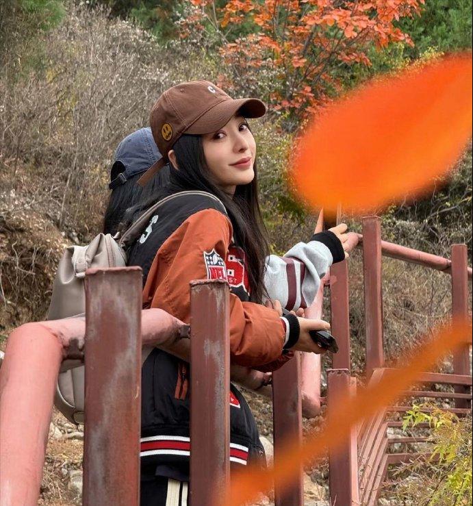 闺蜜爬山拍照姿势大全_闺蜜爬山的句子发朋友圈_