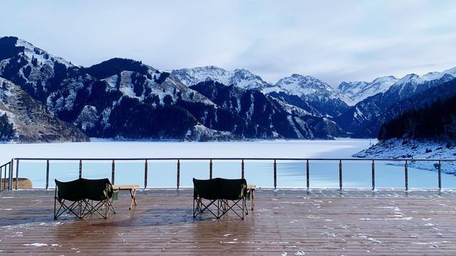 广场舞举行启动仪式_天池和天山大峡谷哪个风景好_