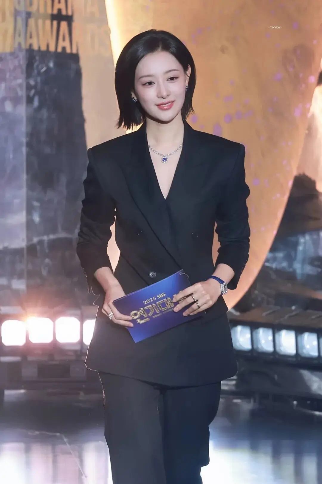 赵麦今发型短发_赵今麦长发_