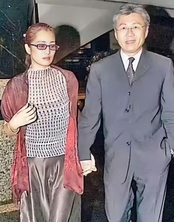 百年的媳妇熬婆婆__梦见婆婆去世自己大哭