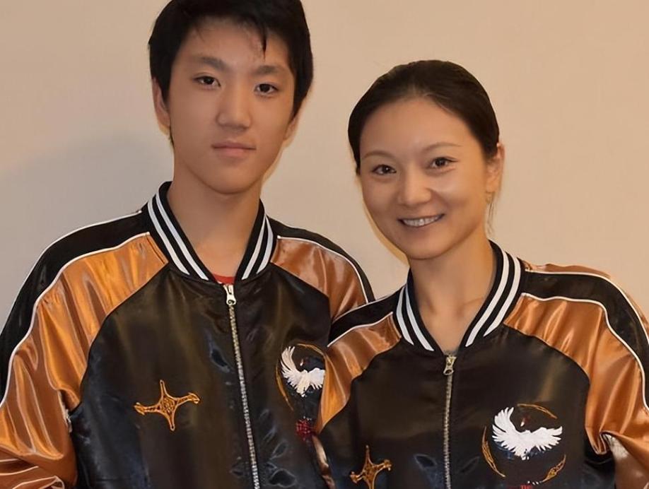 _百年的媳妇熬婆婆_梦见婆婆去世自己大哭