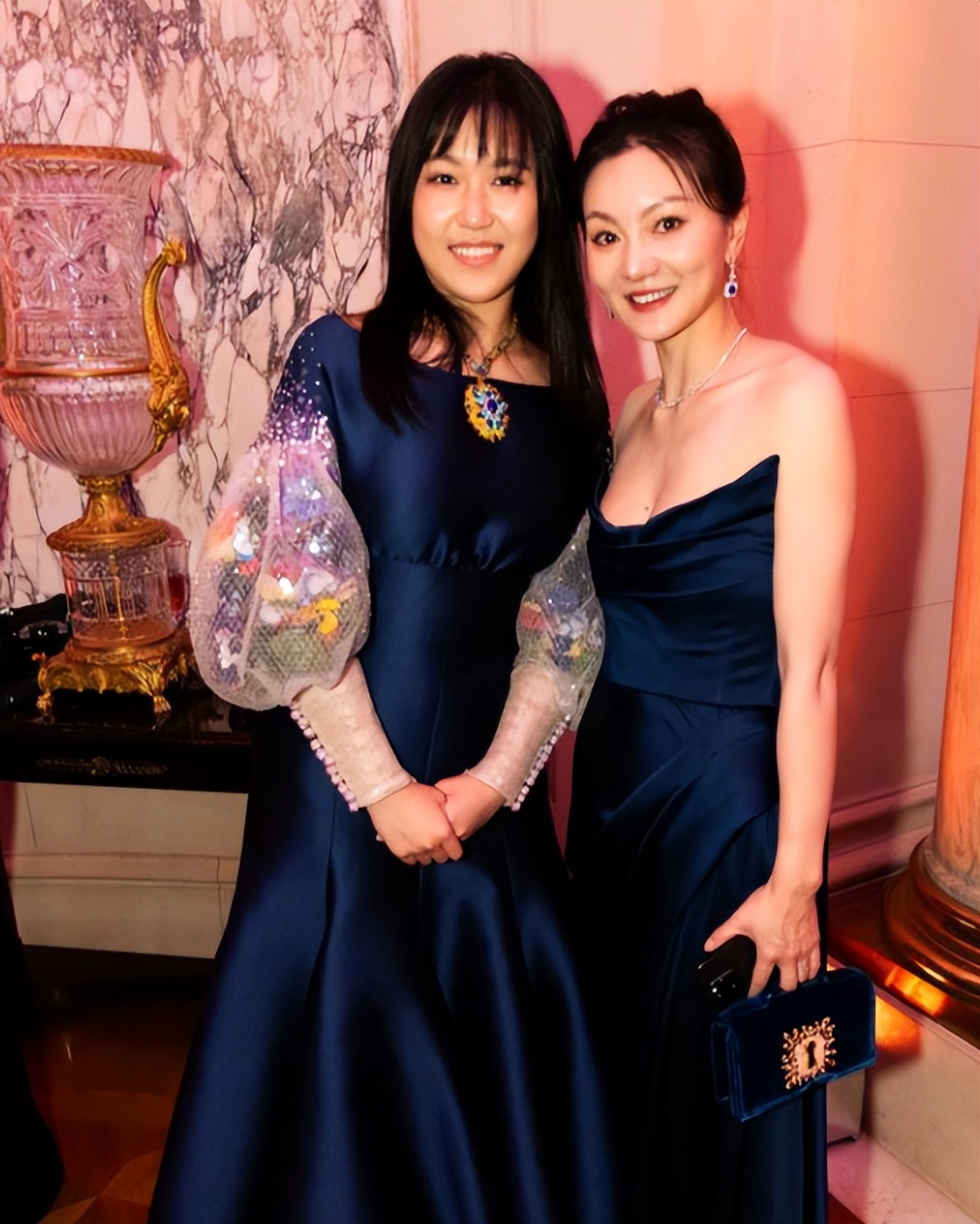 _百年的媳妇熬婆婆_梦见婆婆去世自己大哭