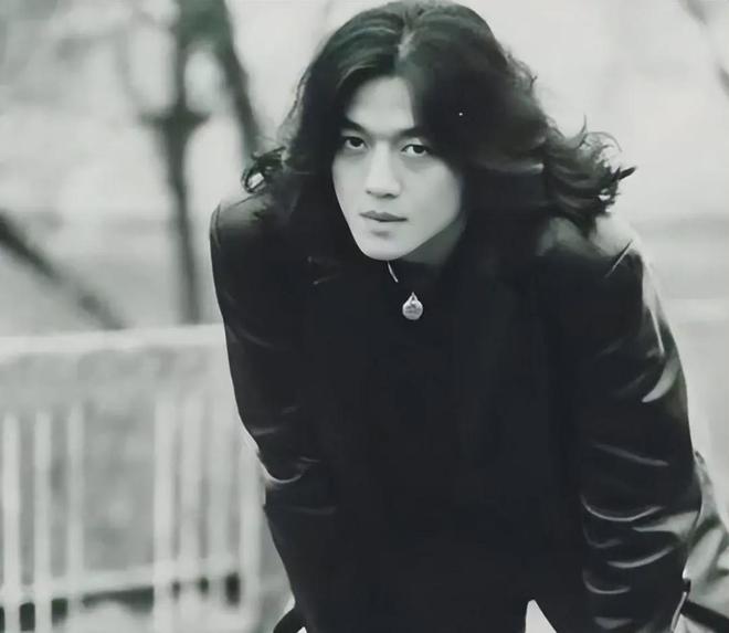 李亚鹏跪下_李亚鹏欠4000万下跪_