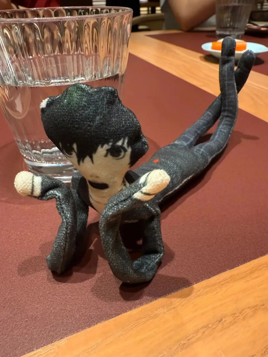 “把朋友做成丑玩偶带去景点打卡”，年轻人又对怪玩意上头了