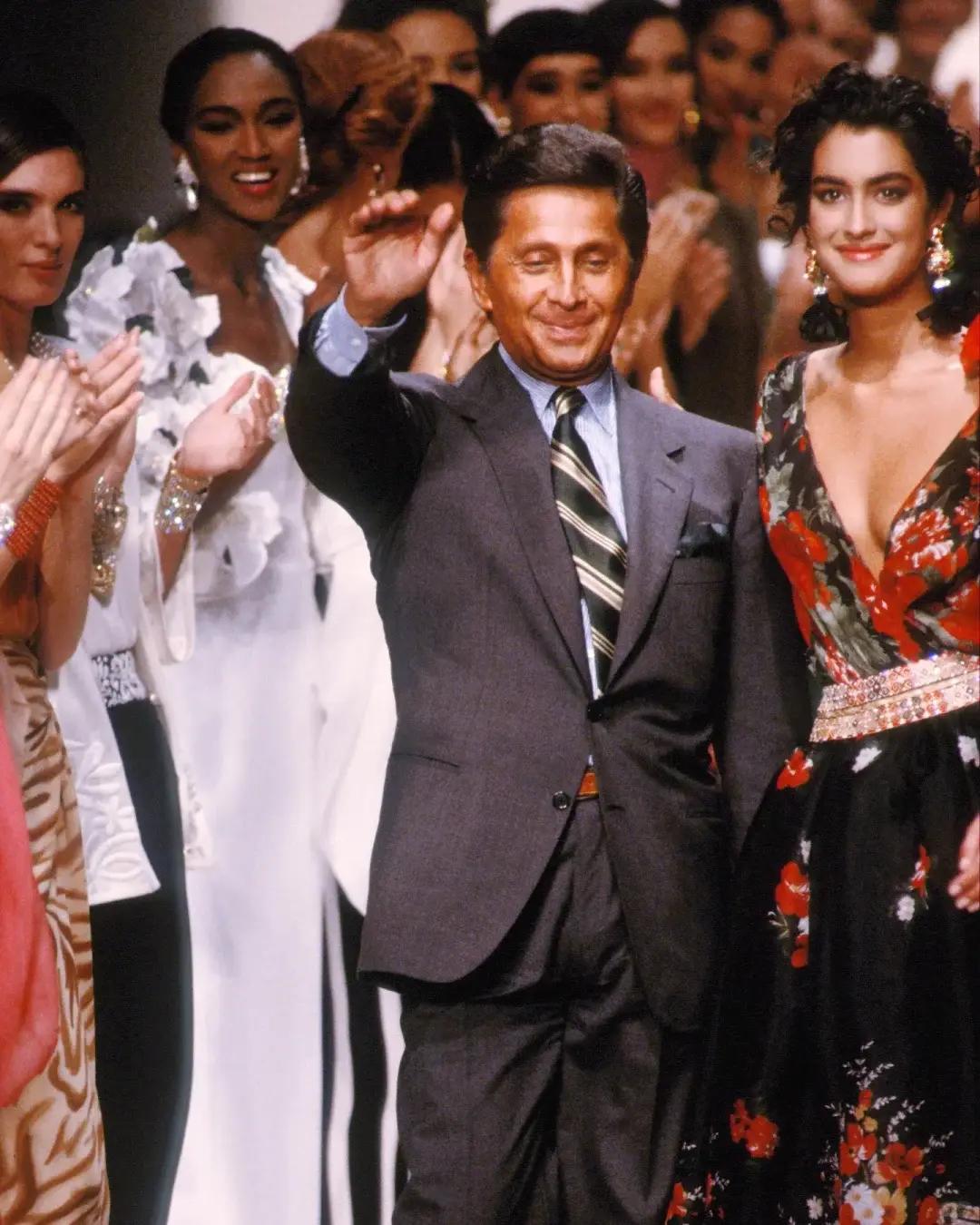 告别93岁时尚传奇Valentino：他留下了全世界最美的“红”