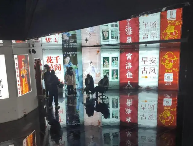 _探访北京旅拍 “格格加工厂” ，火爆背后如何避雷？_探访北京旅拍 “格格加工厂” ，火爆背后如何避雷？