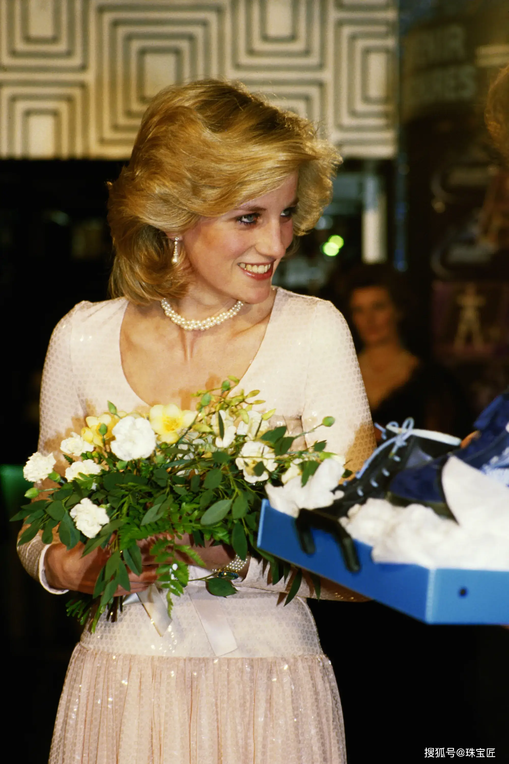 凯特王妃珠宝搭配_凯特的戒指_