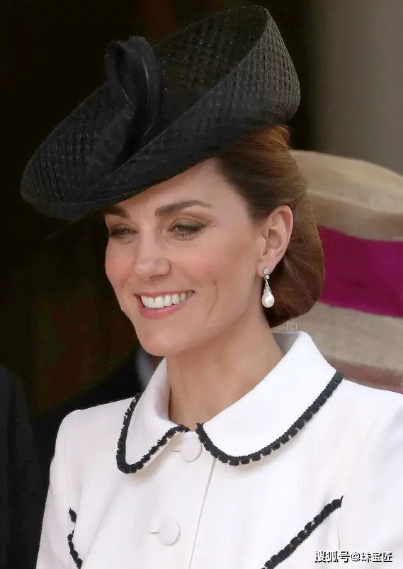 凯特王妃珠宝搭配_凯特的戒指_