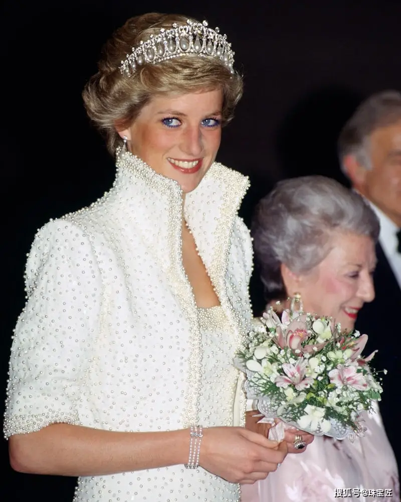 凯特王妃珠宝搭配_凯特的戒指_