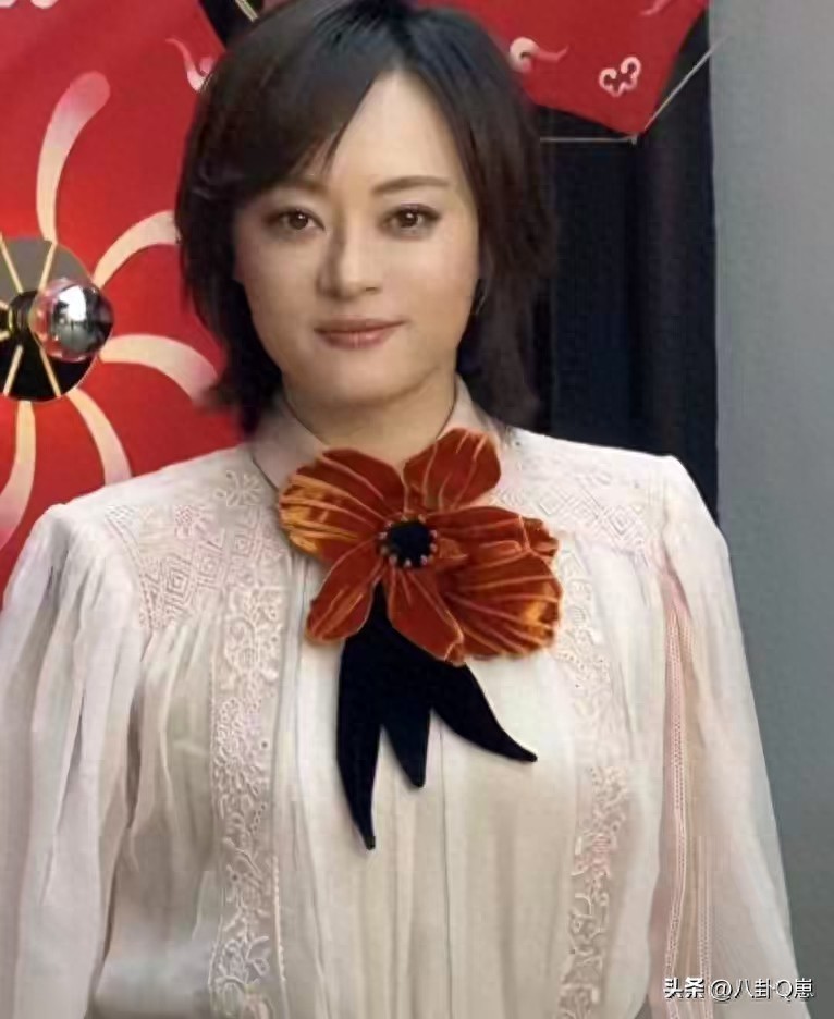 这一夜，全程笑脸、穿泡泡衫的孙俪，让所有人见识了她的江湖地位