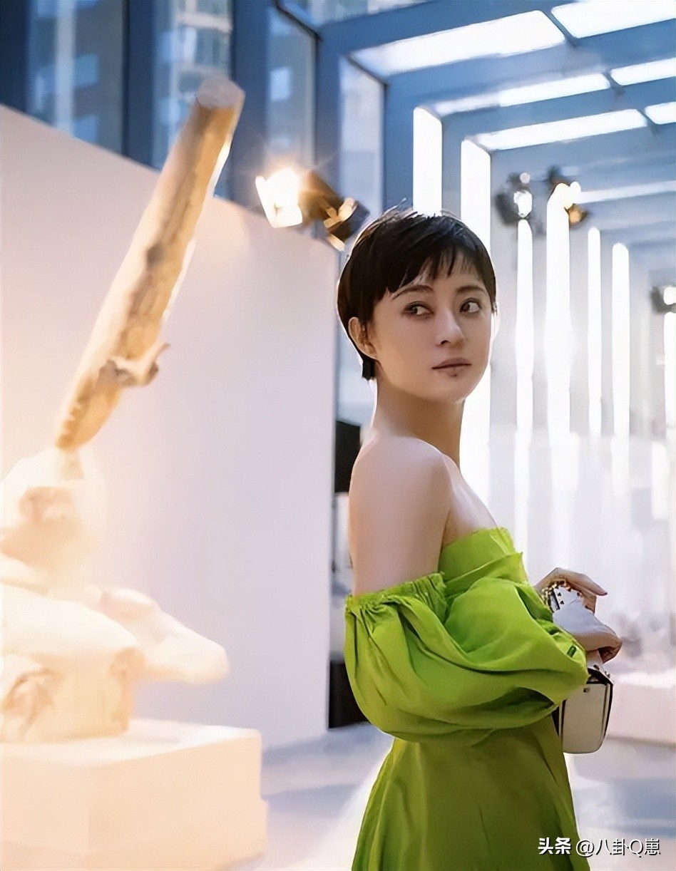 这一夜，全程笑脸、穿泡泡衫的孙俪，让所有人见识了她的江湖地位__这一夜，全程笑脸、穿泡泡衫的孙俪，让所有人见识了她的江湖地位