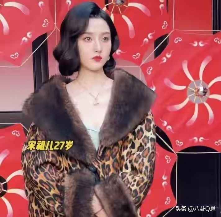 这一夜，全程笑脸、穿泡泡衫的孙俪，让所有人见识了她的江湖地位__这一夜，全程笑脸、穿泡泡衫的孙俪，让所有人见识了她的江湖地位