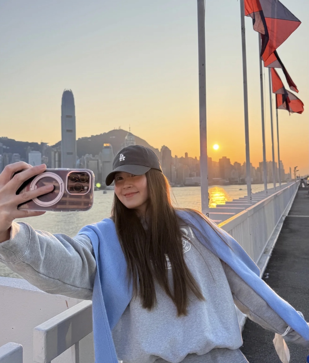 _香港知名女星内地定居终返港！深陷被包养传闻，曾遭圈中男友家暴_香港知名女星内地定居终返港！深陷被包养传闻，曾遭圈中男友家暴