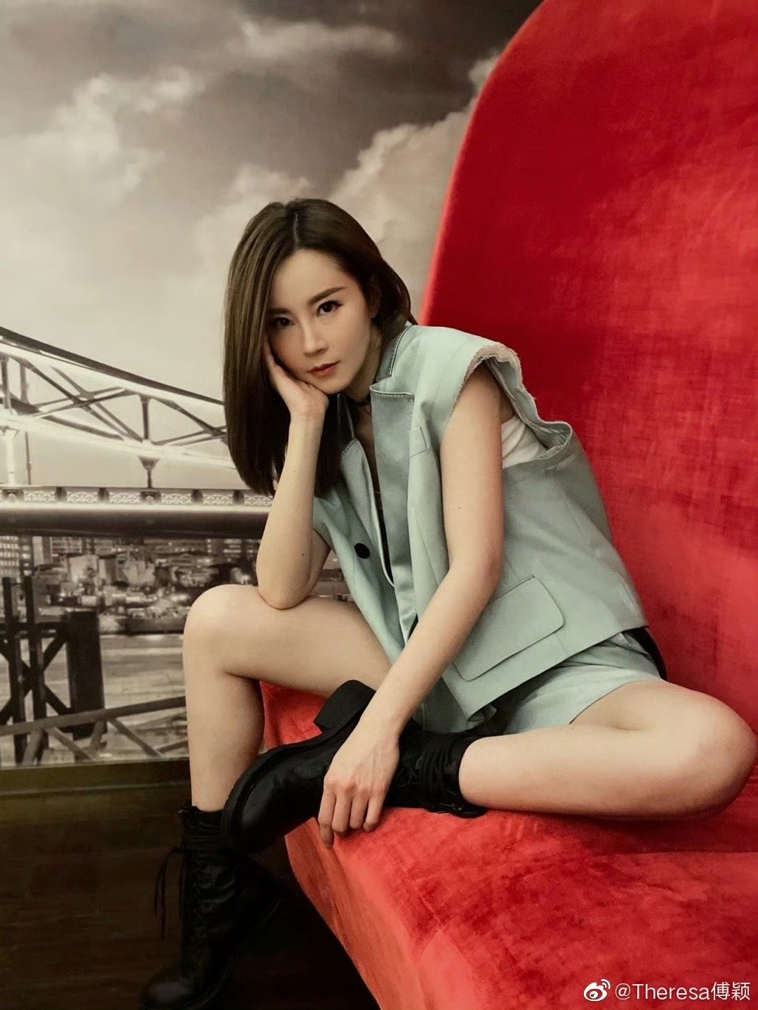 香港知名女星内地定居终返港！深陷被包养传闻，曾遭圈中男友家暴__香港知名女星内地定居终返港！深陷被包养传闻，曾遭圈中男友家暴