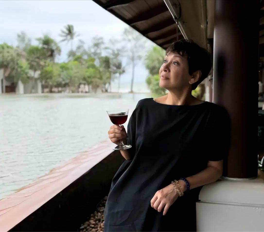 _母子恋婚姻_母子相爱结婚的小说