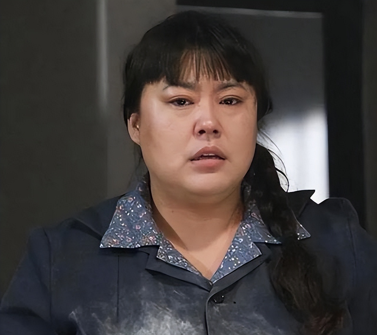 经历三次婚姻，老公一个比一个小，如今患癌，53岁和女儿相互依靠__经历三次婚姻，老公一个比一个小，如今患癌，53岁和女儿相互依靠