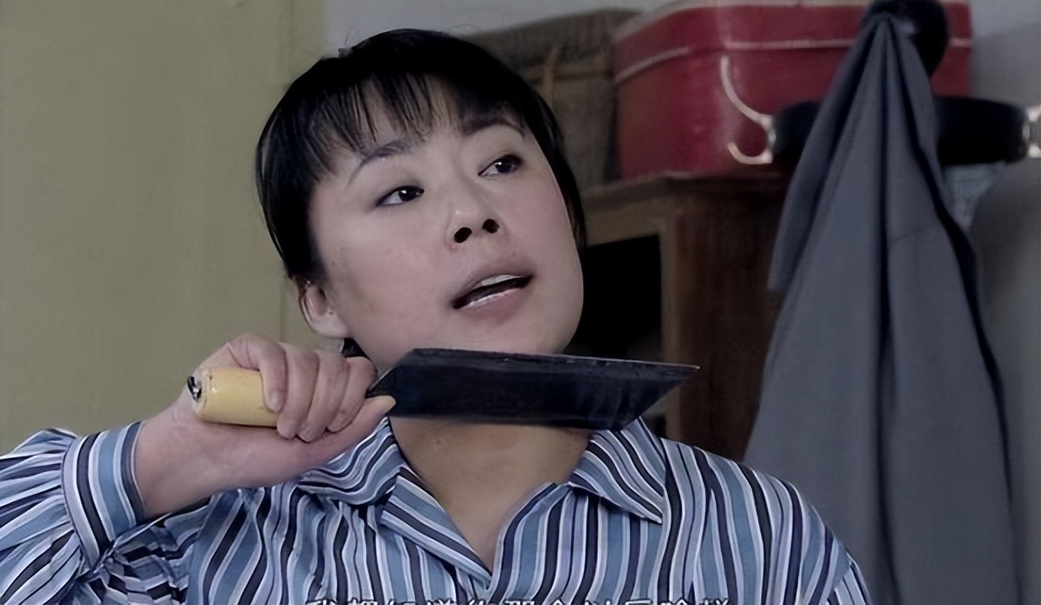 _经历三次婚姻，老公一个比一个小，如今患癌，53岁和女儿相互依靠_经历三次婚姻，老公一个比一个小，如今患癌，53岁和女儿相互依靠