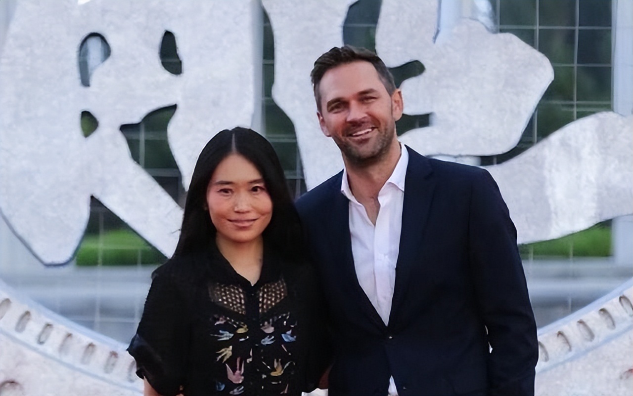 _张艺谋前妻肖华家庭背景_张艺谋妻子肖华近况