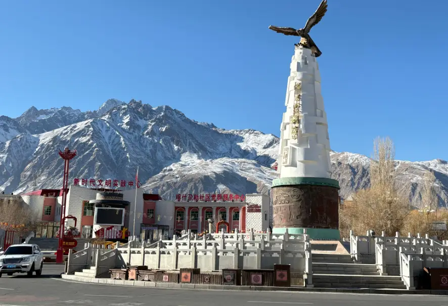 我国最“孤独”县城，三面被外国包围，仅1条路通内地_我国最“孤独”县城，三面被外国包围，仅1条路通内地_