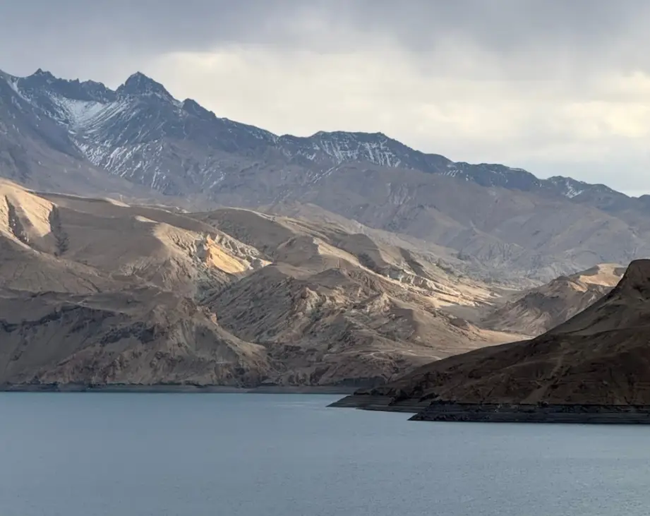 _我国最“孤独”县城，三面被外国包围，仅1条路通内地_我国最“孤独”县城，三面被外国包围，仅1条路通内地