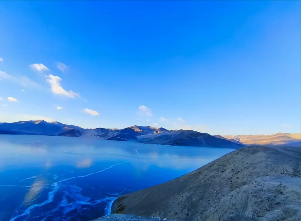 我国最“孤独”县城，三面被外国包围，仅1条路通内地__我国最“孤独”县城，三面被外国包围，仅1条路通内地