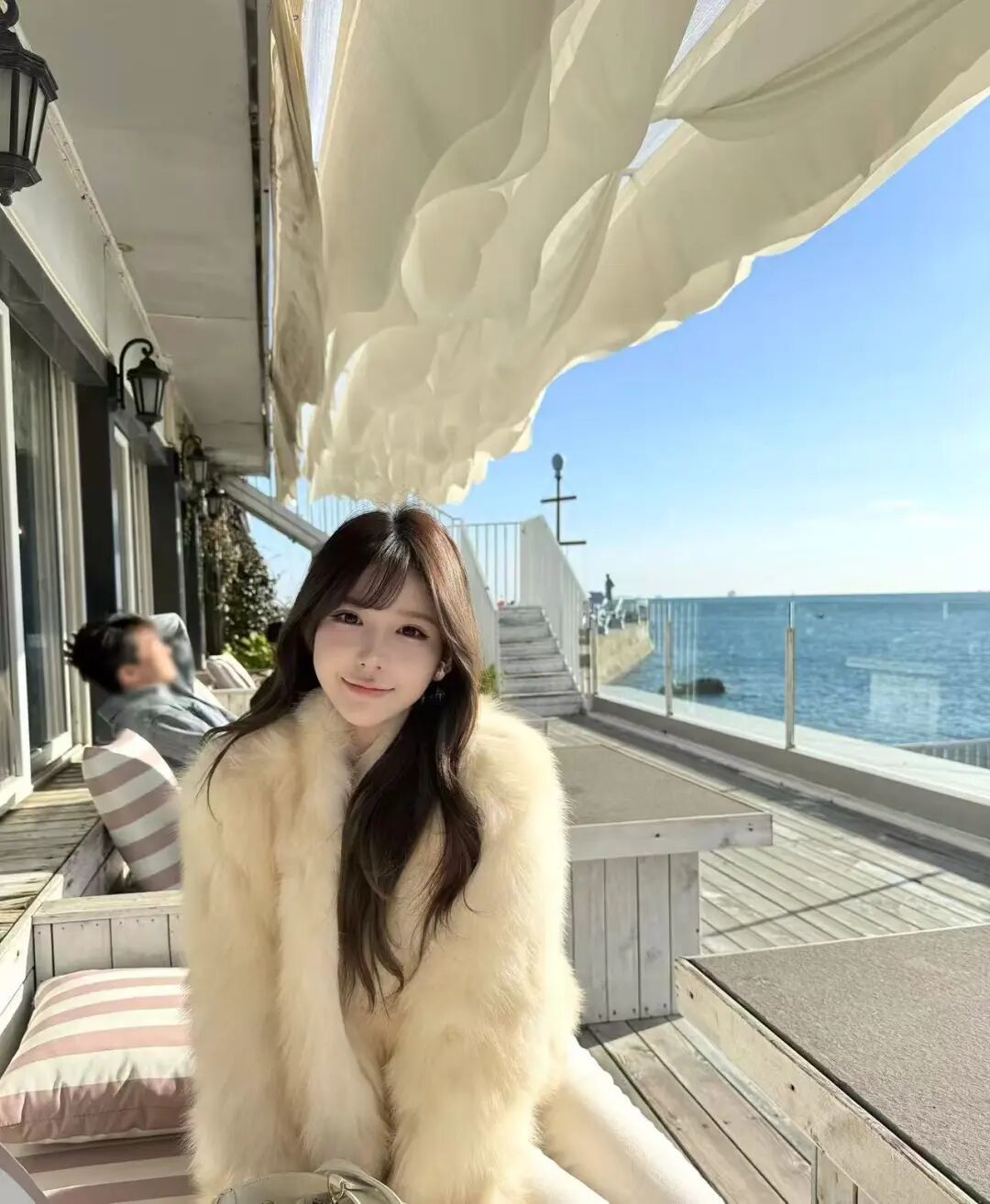 朱珠太敢穿了吧!豹纹毛毛外套+红裤子复古辣妹范儿绝了__朱珠太敢穿了吧!豹纹毛毛外套+红裤子复古辣妹范儿绝了