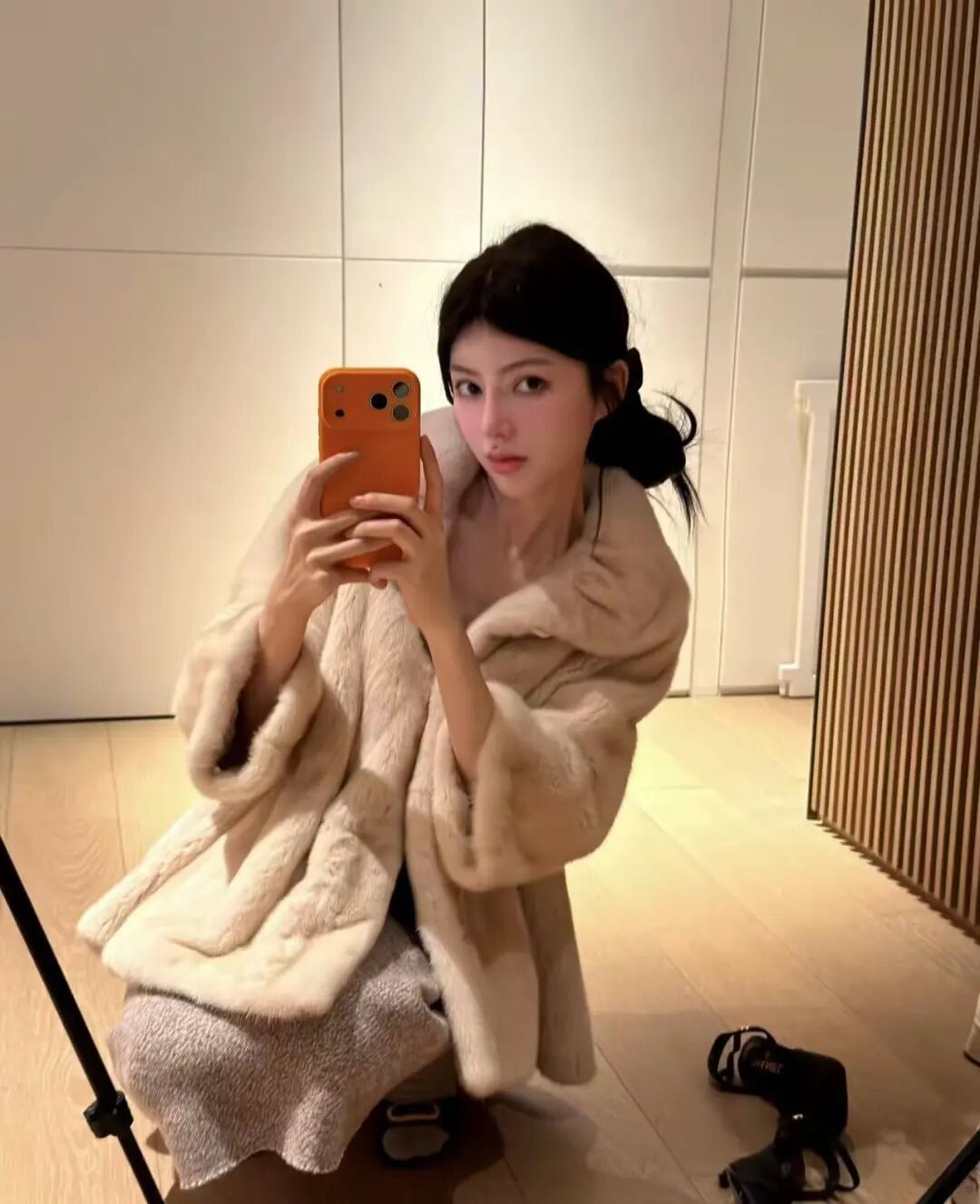 朱珠太敢穿了吧!豹纹毛毛外套+红裤子复古辣妹范儿绝了_朱珠太敢穿了吧!豹纹毛毛外套+红裤子复古辣妹范儿绝了_