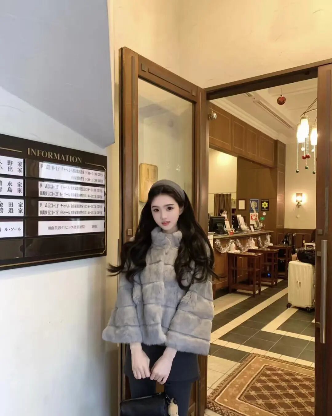 朱珠太敢穿了吧!豹纹毛毛外套+红裤子复古辣妹范儿绝了__朱珠太敢穿了吧!豹纹毛毛外套+红裤子复古辣妹范儿绝了