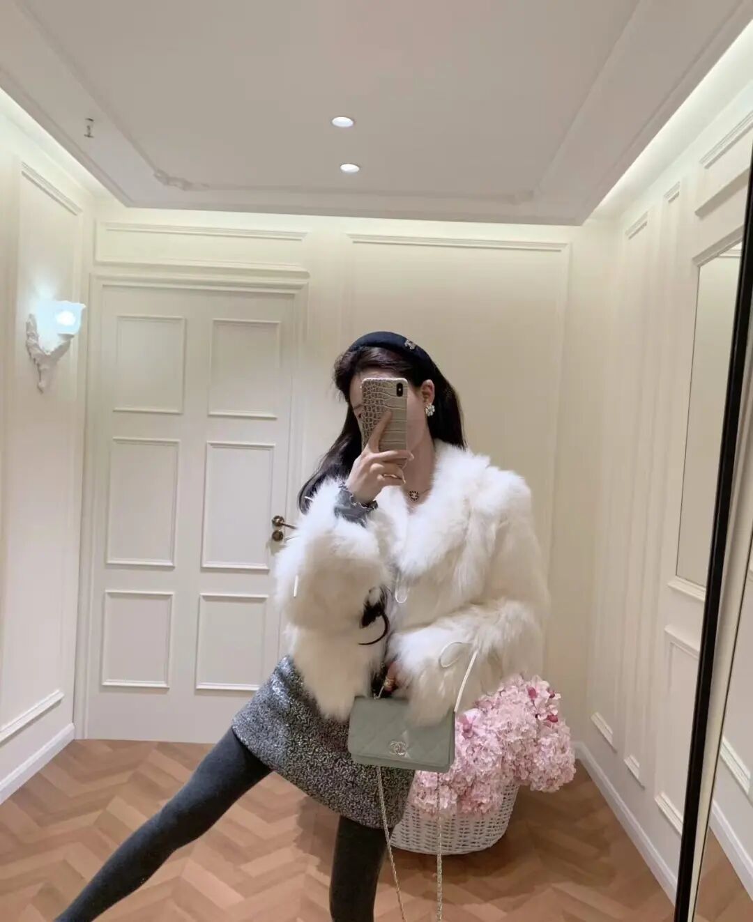 朱珠太敢穿了吧!豹纹毛毛外套+红裤子复古辣妹范儿绝了_朱珠太敢穿了吧!豹纹毛毛外套+红裤子复古辣妹范儿绝了_