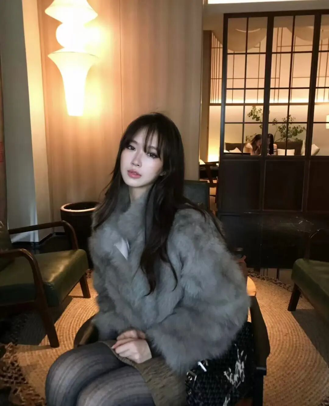 _朱珠太敢穿了吧!豹纹毛毛外套+红裤子复古辣妹范儿绝了_朱珠太敢穿了吧!豹纹毛毛外套+红裤子复古辣妹范儿绝了