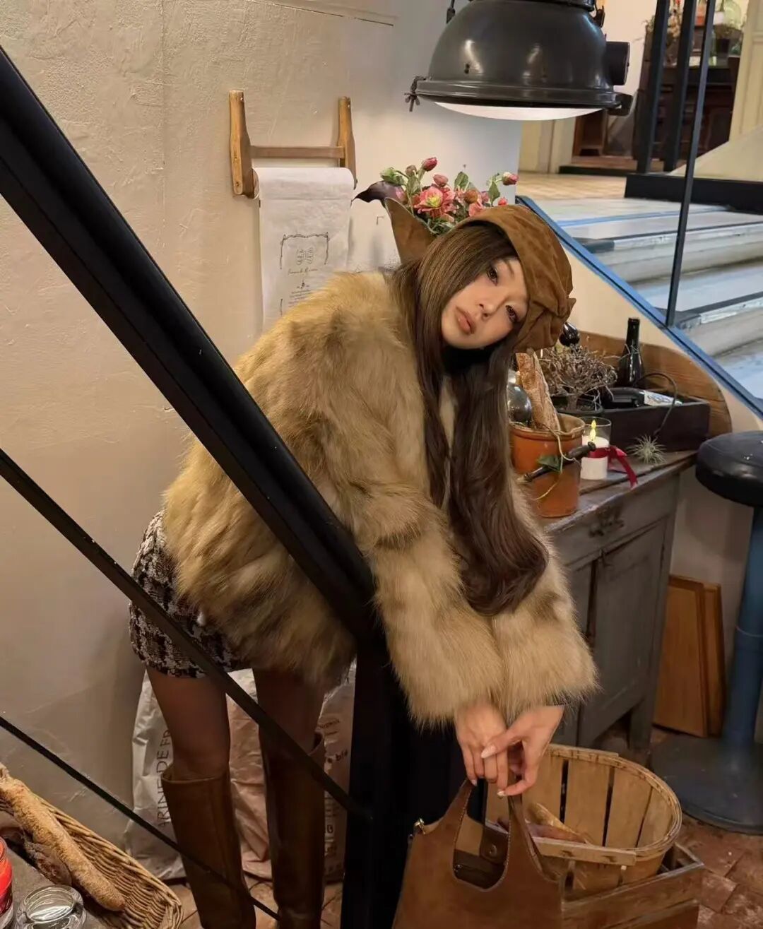 _朱珠太敢穿了吧!豹纹毛毛外套+红裤子复古辣妹范儿绝了_朱珠太敢穿了吧!豹纹毛毛外套+红裤子复古辣妹范儿绝了