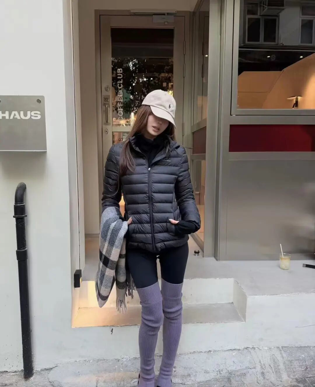 _朱珠太敢穿了吧!豹纹毛毛外套+红裤子复古辣妹范儿绝了_朱珠太敢穿了吧!豹纹毛毛外套+红裤子复古辣妹范儿绝了