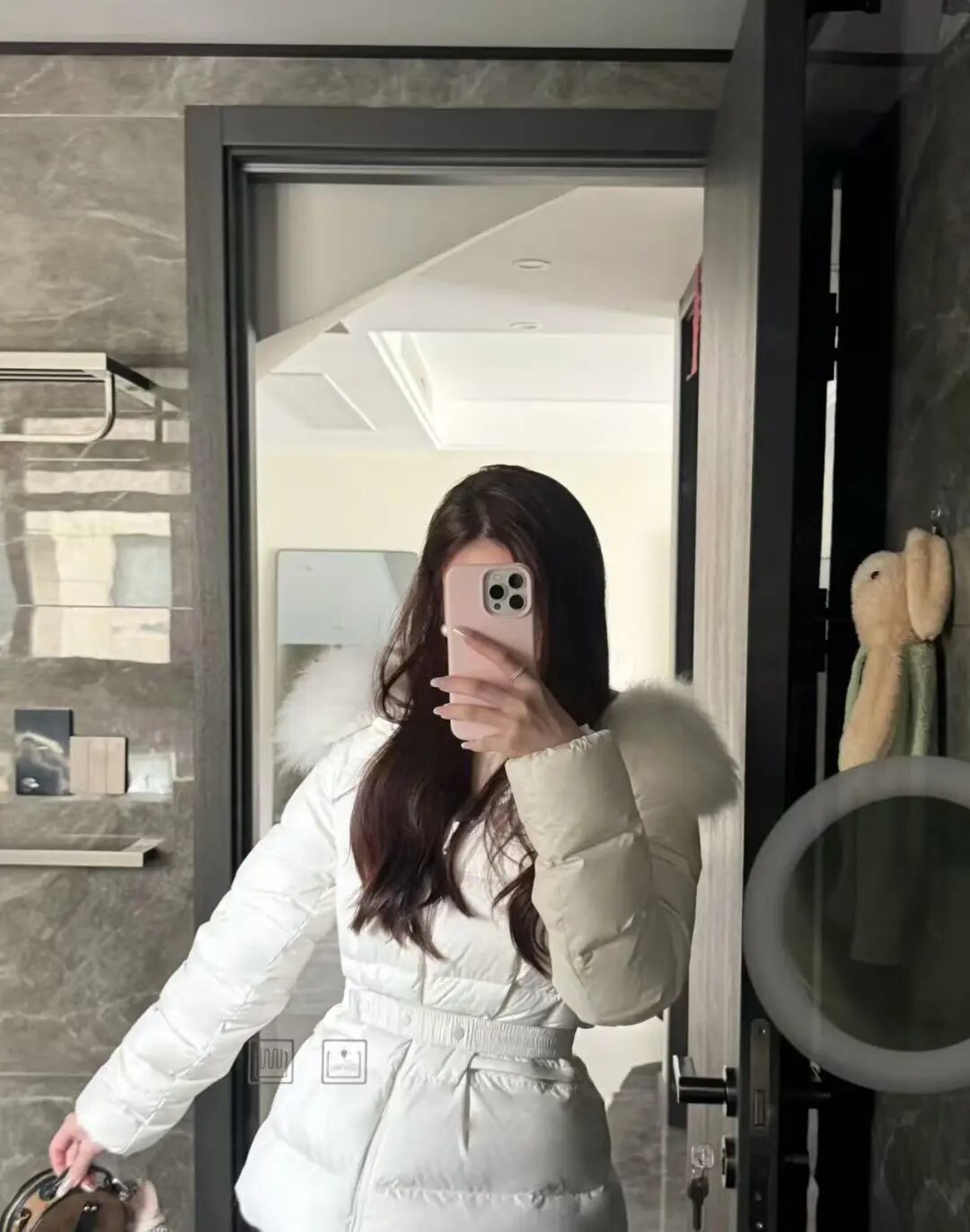 朱珠太敢穿了吧!豹纹毛毛外套+红裤子复古辣妹范儿绝了__朱珠太敢穿了吧!豹纹毛毛外套+红裤子复古辣妹范儿绝了