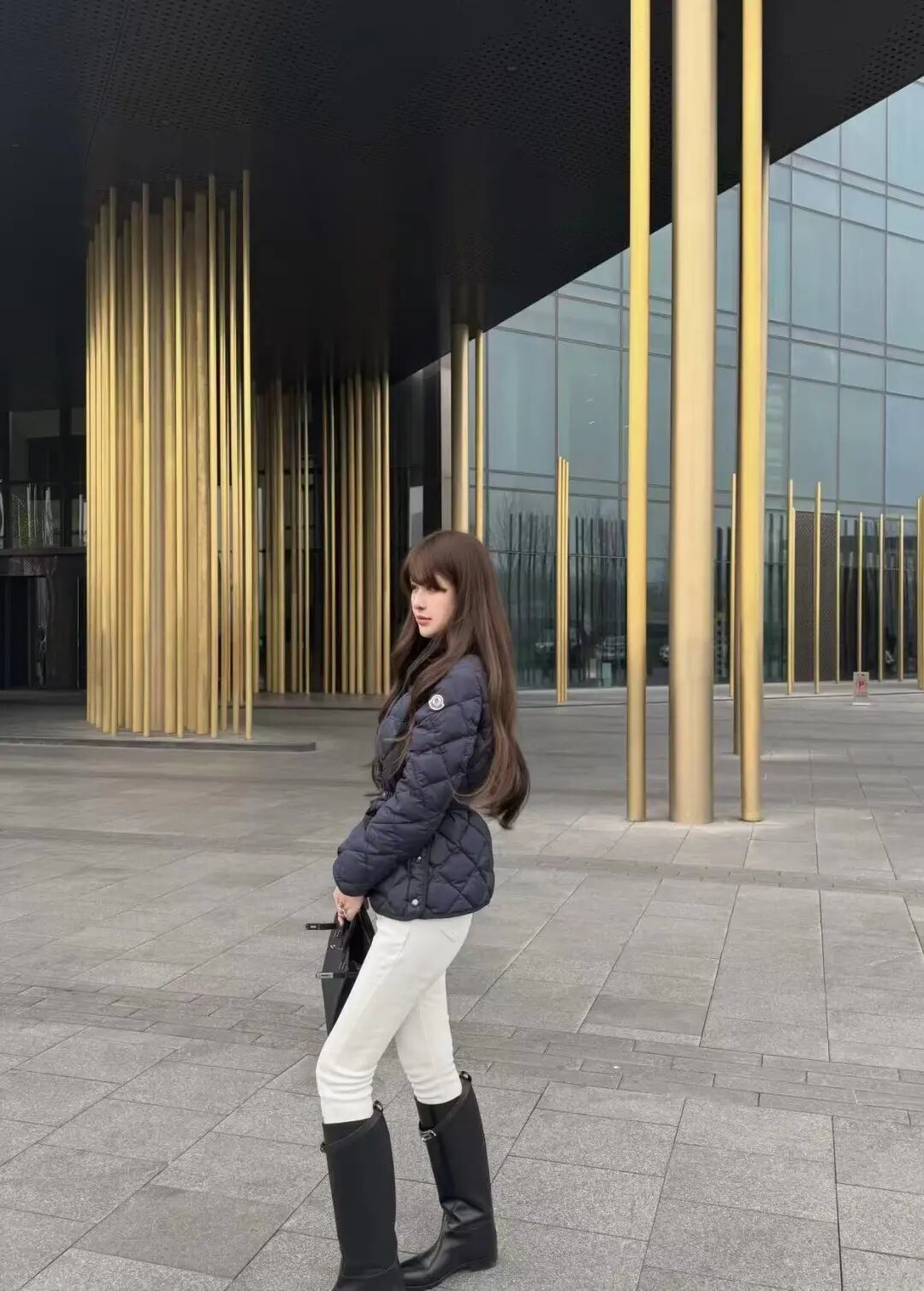 朱珠太敢穿了吧!豹纹毛毛外套+红裤子复古辣妹范儿绝了_朱珠太敢穿了吧!豹纹毛毛外套+红裤子复古辣妹范儿绝了_