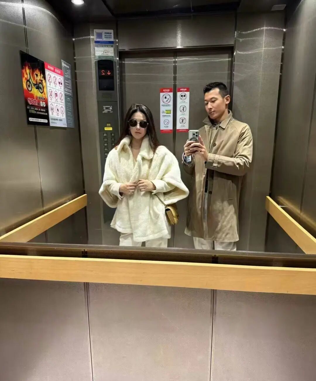 朱珠太敢穿了吧!豹纹毛毛外套+红裤子复古辣妹范儿绝了__朱珠太敢穿了吧!豹纹毛毛外套+红裤子复古辣妹范儿绝了