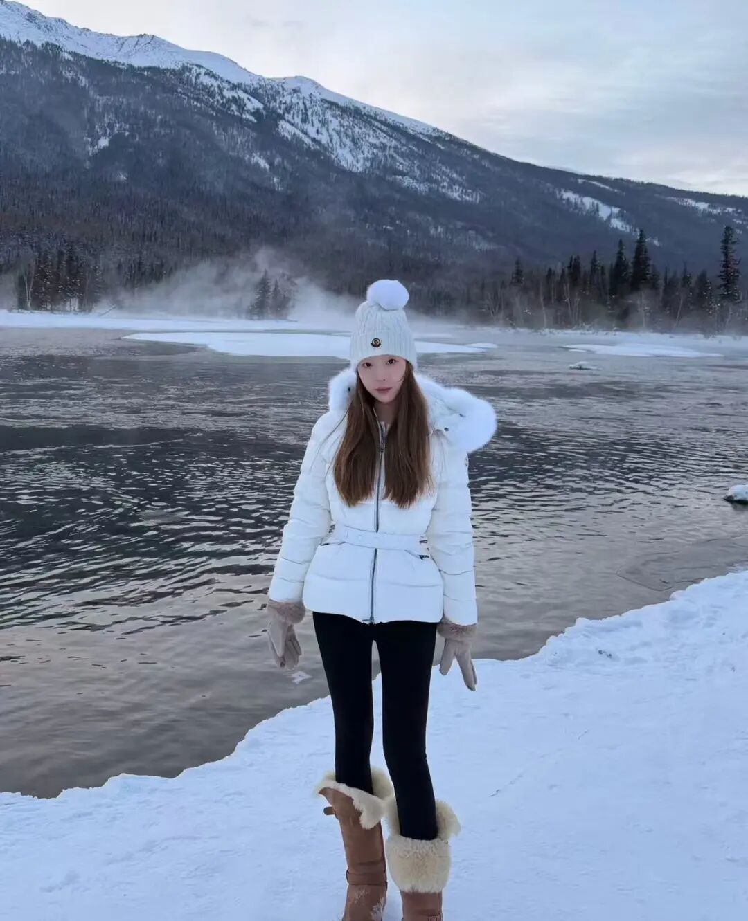 _朱珠太敢穿了吧!豹纹毛毛外套+红裤子复古辣妹范儿绝了_朱珠太敢穿了吧!豹纹毛毛外套+红裤子复古辣妹范儿绝了