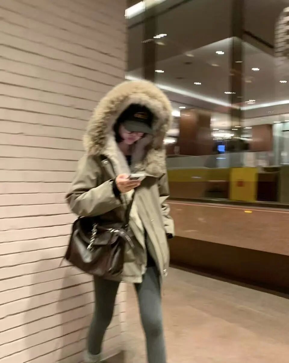 _朱珠太敢穿了吧!豹纹毛毛外套+红裤子复古辣妹范儿绝了_朱珠太敢穿了吧!豹纹毛毛外套+红裤子复古辣妹范儿绝了