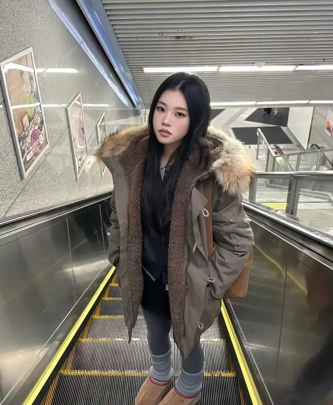 _朱珠太敢穿了吧!豹纹毛毛外套+红裤子复古辣妹范儿绝了_朱珠太敢穿了吧!豹纹毛毛外套+红裤子复古辣妹范儿绝了