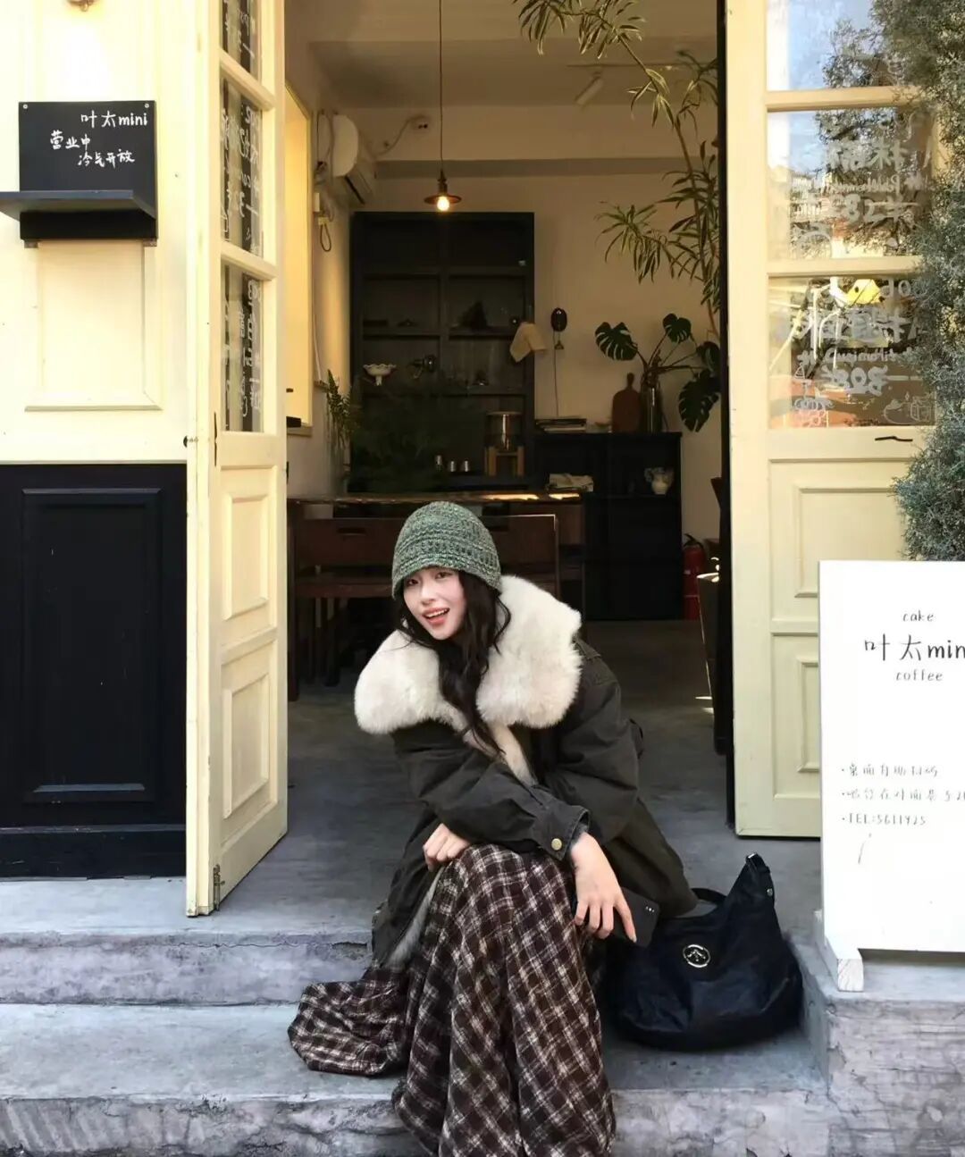 朱珠太敢穿了吧!豹纹毛毛外套+红裤子复古辣妹范儿绝了__朱珠太敢穿了吧!豹纹毛毛外套+红裤子复古辣妹范儿绝了